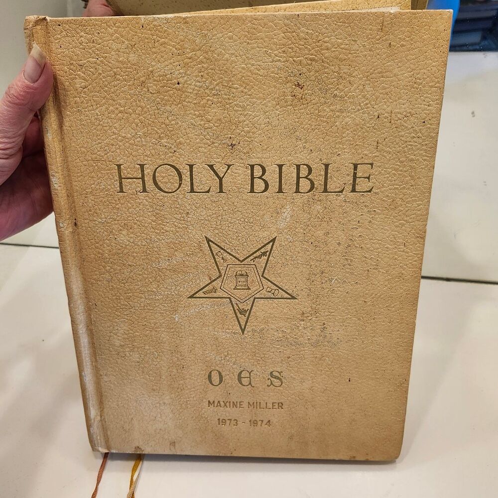 Holy Bible OES Eastern Star AJ Holman Red Letter Editon 1970 Names from 1931